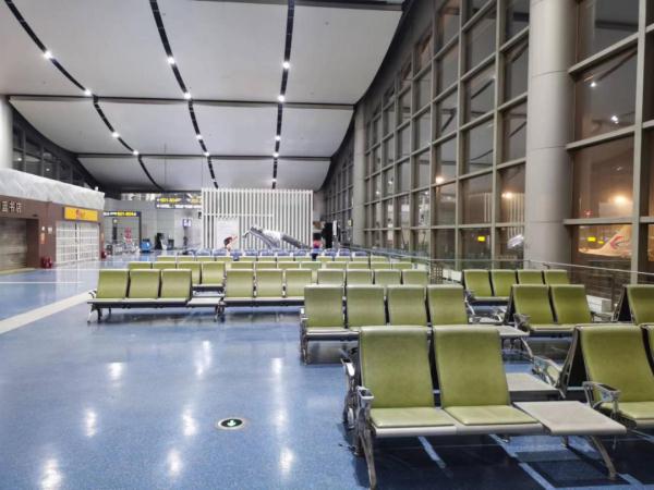 候机楼全是共享按摩座椅,“一眼望不到头”!太原机场致歉:在改了 候机楼全是共享按摩座椅,“一眼望不到头”!太原机场致歉:在改了