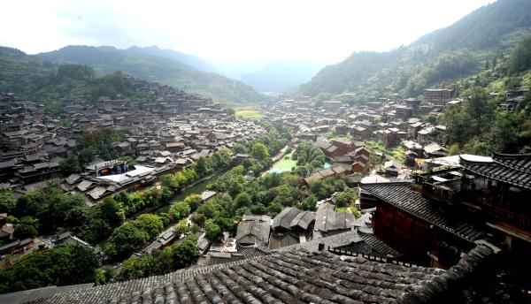 走进西江千户苗寨 感受古村落之美