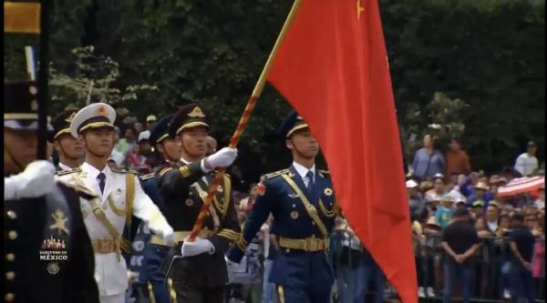 中国人民解放军仪仗司礼大队代表团参加墨西哥独立213周年庆典阅兵式