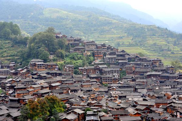 走进西江千户苗寨 感受古村落之美