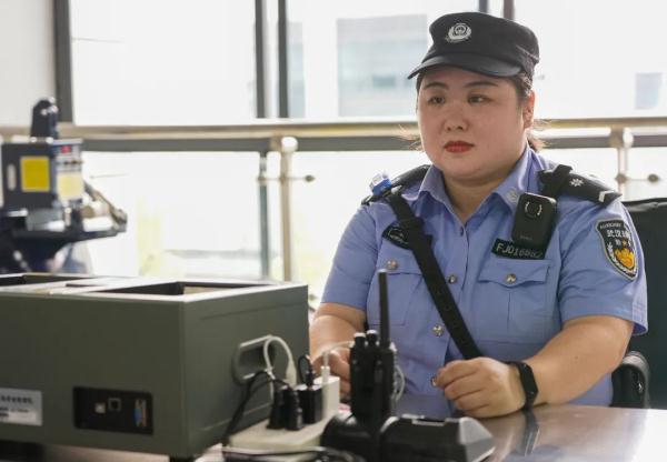 暖心！女辅警100余次护送七旬患病婆婆乘地铁就医