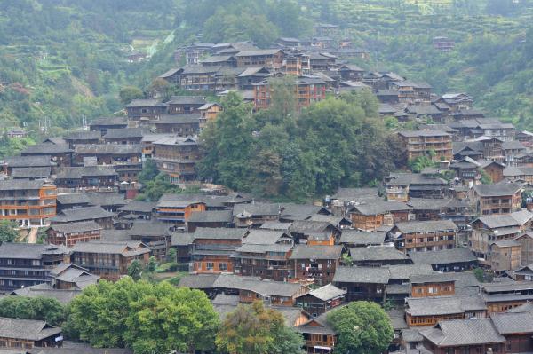 走进西江千户苗寨 感受古村落之美