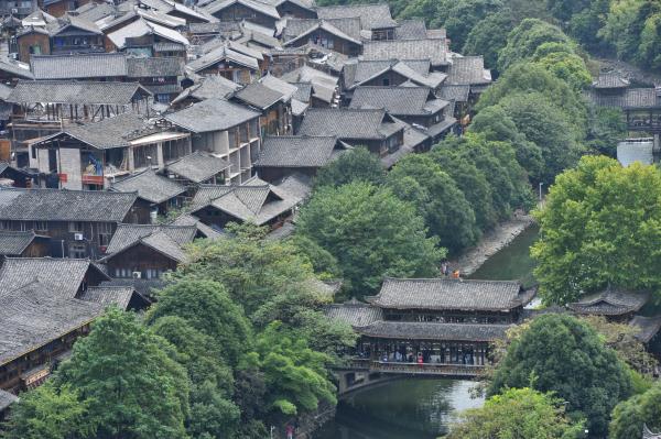 走进西江千户苗寨 感受古村落之美