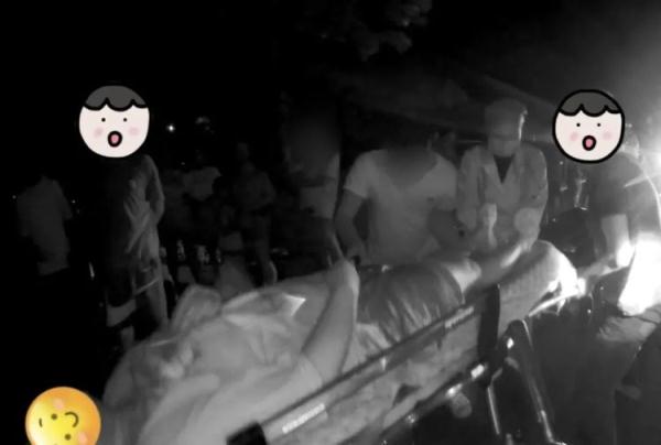 惊险！孕妇深夜逛公园被厕所门卡脚出血！