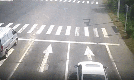 扑通!一个漂移栽进路边沟! 扑通!一个漂移栽进路边沟!