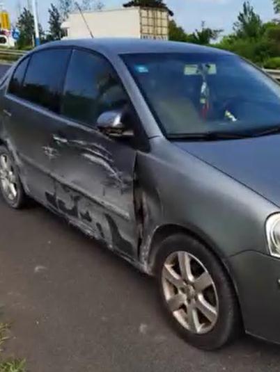 扑通!一个漂移栽进路边沟! 扑通!一个漂移栽进路边沟!