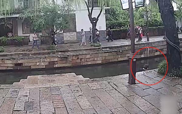 找到了！在湖州景区跳水救人的“黑衣女子”，是咱安徽人！