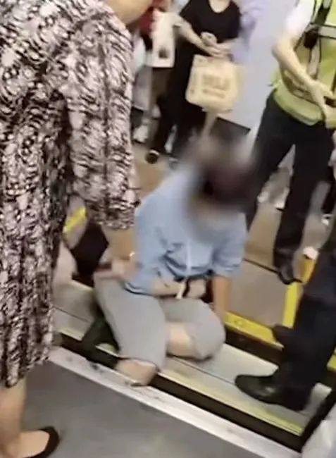 上海地铁突发！又有乘客腿部被卡列车与站台缝隙，一周前也曾发生…