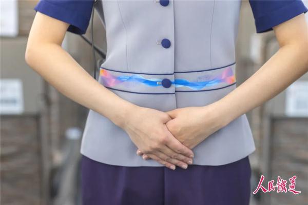 制服上新！亚运列车乘务组惊艳亮相