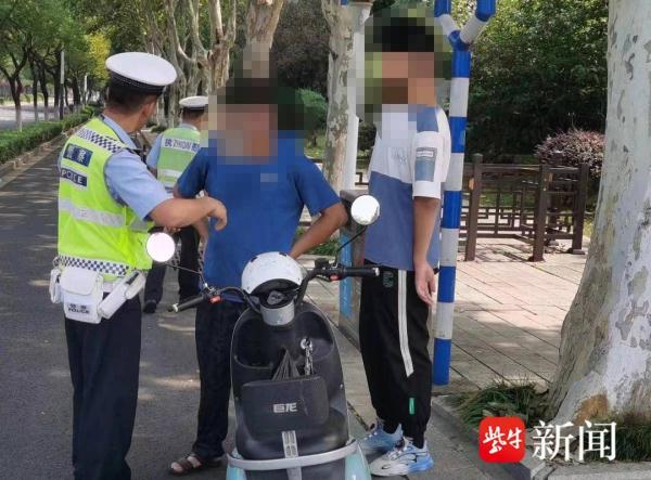 未成年人骑电动车出行，交警现场“约谈”家长