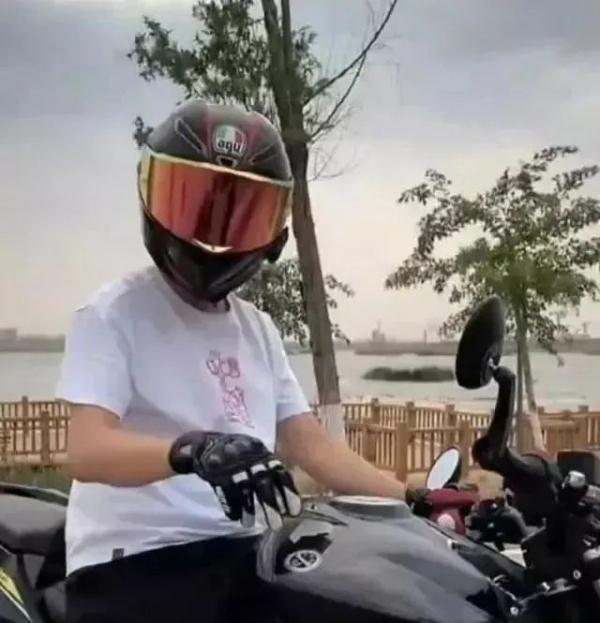 网红女摩托车手在重庆一隧道内身亡？官方回应：属实！
