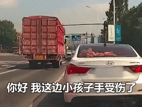 车流中穿梭的背影，太帅了！