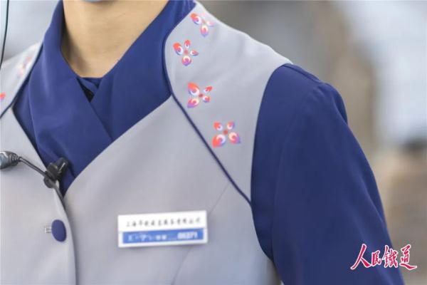 制服上新！亚运列车乘务组惊艳亮相