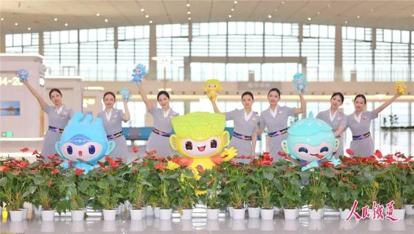 制服上新！亚运列车乘务组惊艳亮相