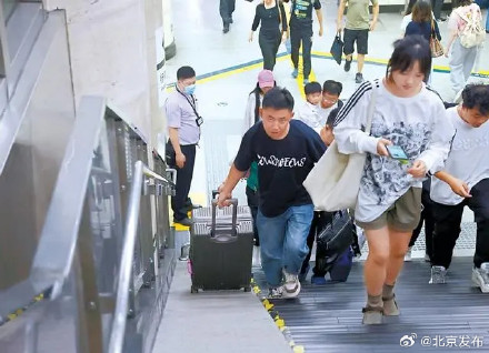 北京：拿着大件行李不用犯愁，4号线西直门站有了行李坡道