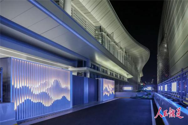 制服上新！亚运列车乘务组惊艳亮相