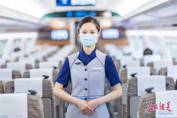 制服上新！亚运列车乘务组惊艳亮相