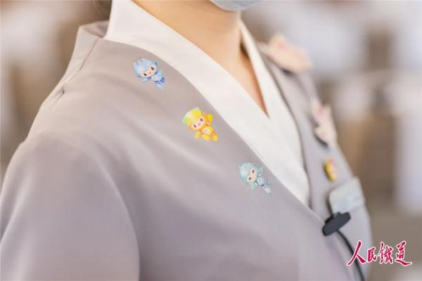 制服上新！亚运列车乘务组惊艳亮相