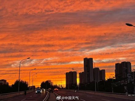 看晚霞！北京天空出现壮阔火烧云