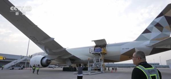 寄递物流网络海陆空体系建设不断完善 更好服务企业“出海”