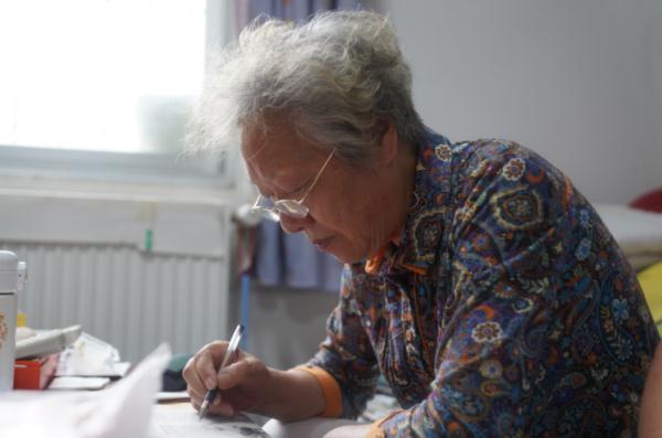 这对“抠门”老夫妇，捐款百万