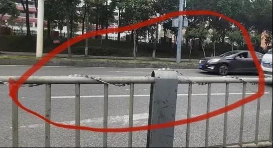 物业为防小孩攀爬护栏上装刀片，网友：出了事谁负责？