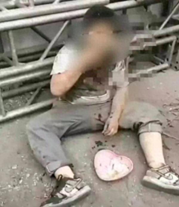 4名未成年逼13岁女孩喝白酒！其中一人曾强迫男孩吃粪便