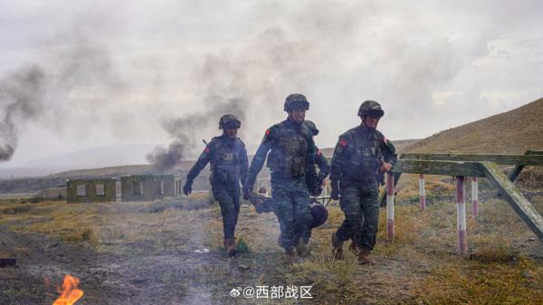 特战队员野外极限训练超燃瞬间