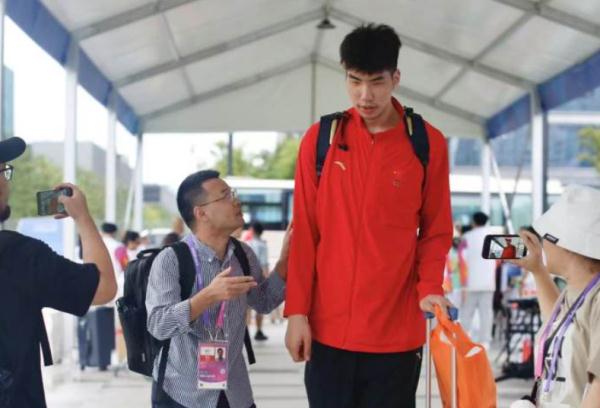 刚刚,姚明到杭州了!带来一群“高人”... 刚刚,姚明到杭州了!带来一群“高人”...