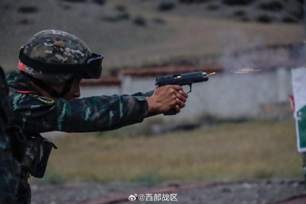 特战队员野外极限训练超燃瞬间