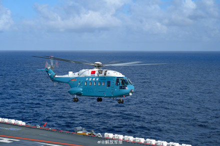 高清大图！直击舰载直升机训练