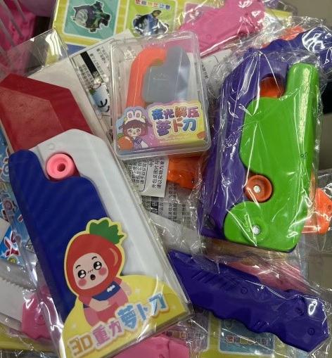 “萝卜刀”玩具走红 背后存在安全隐患 “萝卜刀”玩具走红 背后存在安全隐患