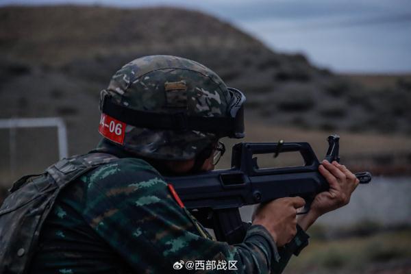 特战队员野外极限训练超燃瞬间