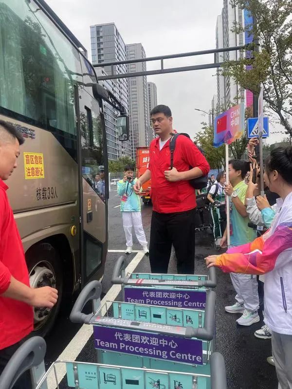 刚刚,姚明到杭州了!带来一群“高人”... 刚刚,姚明到杭州了!带来一群“高人”...