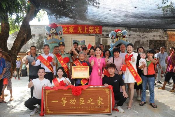邀你来追“星”，“00后”一等功臣，喜报刚刚送到家……