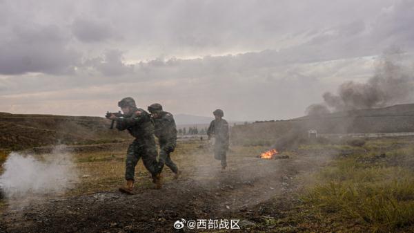 特战队员野外极限训练超燃瞬间