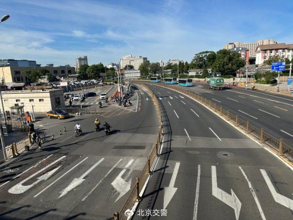 北京站、西站开车接送人有变化， 两节出行您千万留意