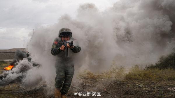 特战队员野外极限训练超燃瞬间