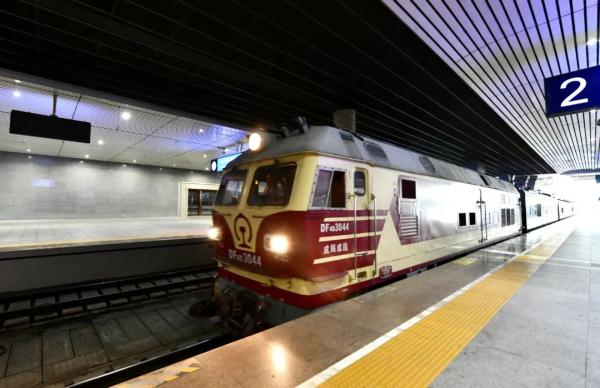 重要进展!成宜高铁启动联调联试→ 重要进展!成宜高铁启动联调联试→