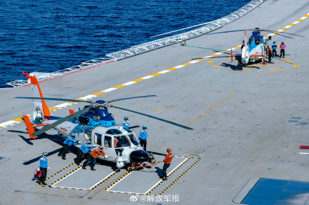 高清大图！直击舰载直升机训练