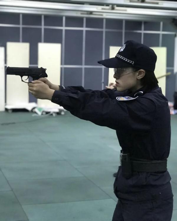 恭喜！他们结婚了！当爱情绽放在军营和警营之间