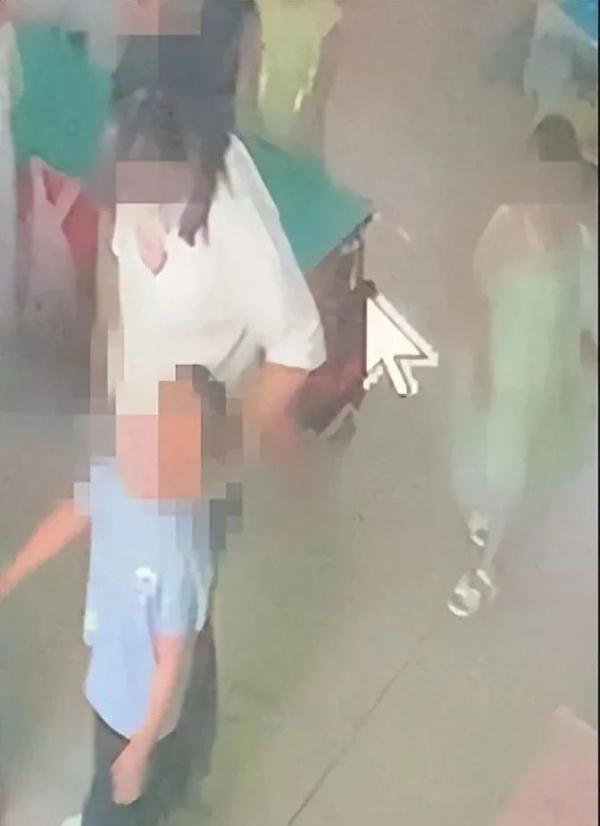 “老师今天没打我真开心”，家长查监控后报警，当地教体局回应→