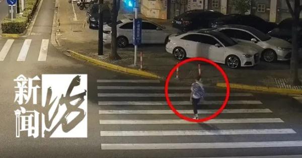 "我去体验外面的艰苦！"沪一男孩背毛毯离家，被啥给刺激了？