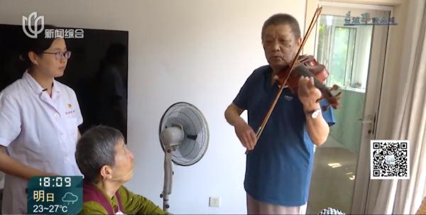 上海地铁站惊现一排"丑钟表"?网友却看泪目了… 上海地铁站惊现一排"丑钟表"?网友却看泪目了…