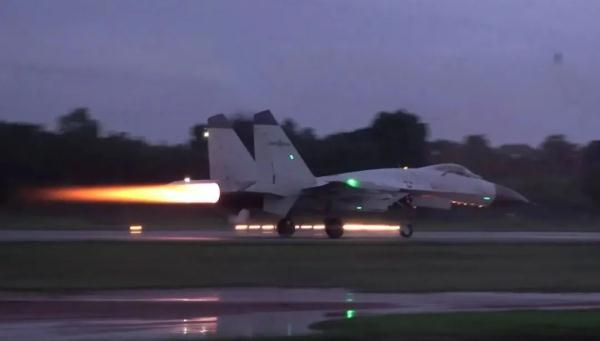 新飞行员，三代机夜航单飞！