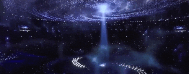 2008年的外套又刷屏!网友:咋忘了背那个包…… 2008年的外套又刷屏!网友:咋忘了背那个包……