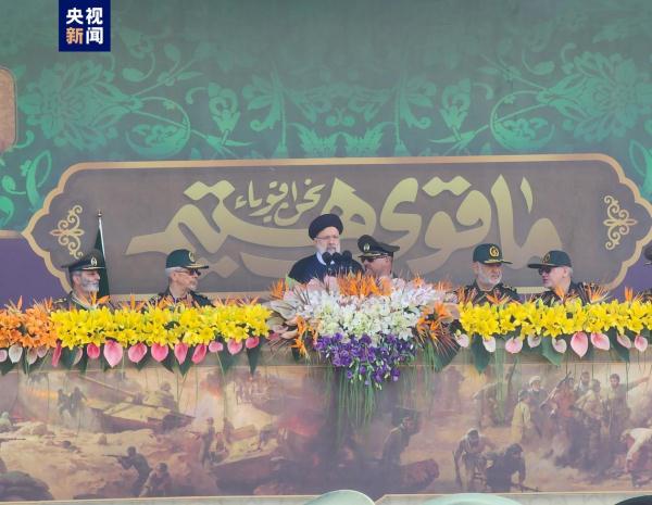 伊朗举行阅兵式 纪念两伊战争爆发43周年