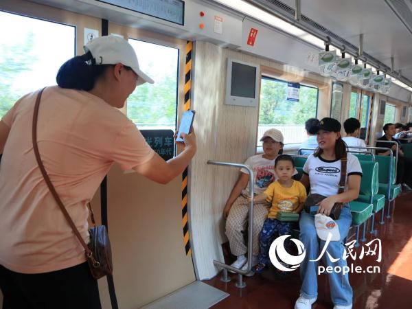 “地铁时光列车” 带您重温“老故事”