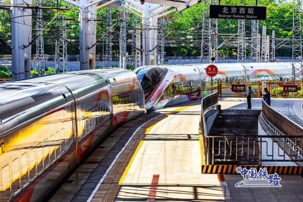 临近双节假期，为了多运旅客，复兴号都连起来跑了！