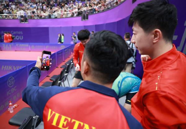 杭州亚运会丨乒乓球男子团体小组赛：中国队胜越南队